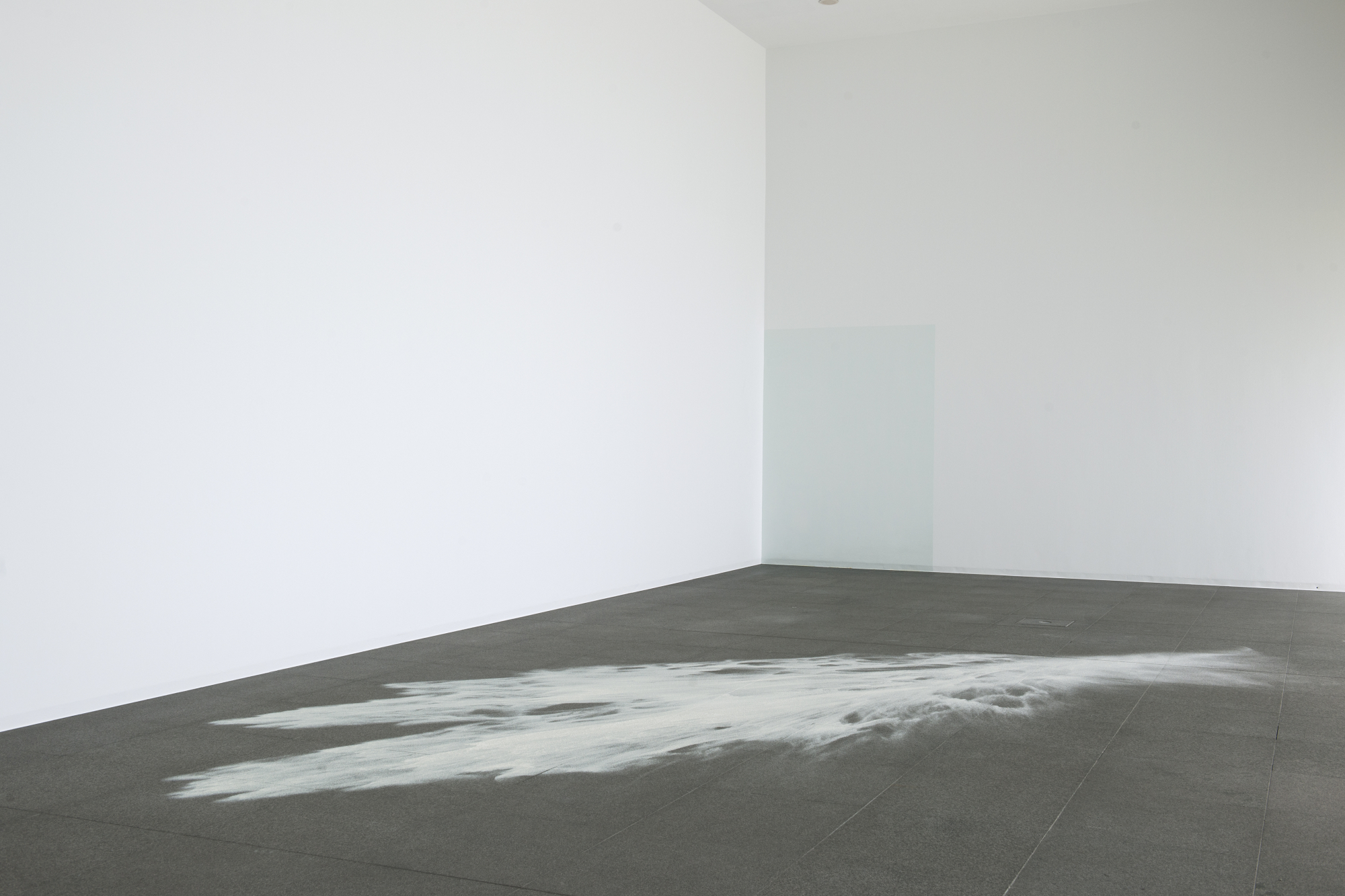 Vue de l'exposition ALBEDO - MACS - Ann Veronica Janssens & Jean Glibert - Glitter