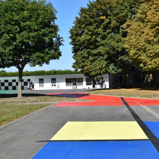 MACS - projet de réhabilitation de la cour à l'école Rampe Anfouette avec l'artiste Jean Glibert